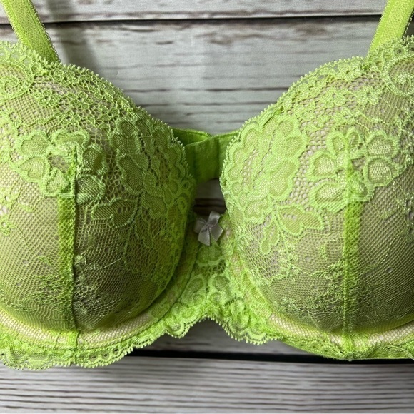 Victoria’s Secret Lime Green Lace Push-up Bra - Picture 3 of 7
